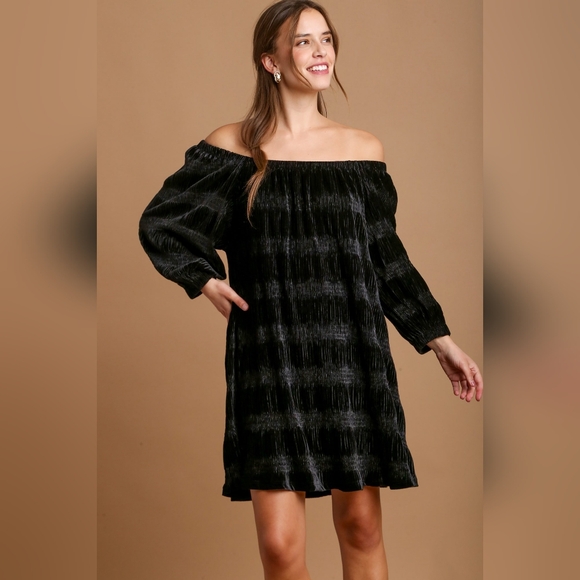 Umgee Dresses & Skirts - Umgee Off-Shoulder Balloon Sleeve Velvet Mini Dress
